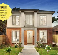 NEW Inner Melb Luxury Modern Grand Holiday House - Great Location Wifi Parking - Accommodation Burleigh