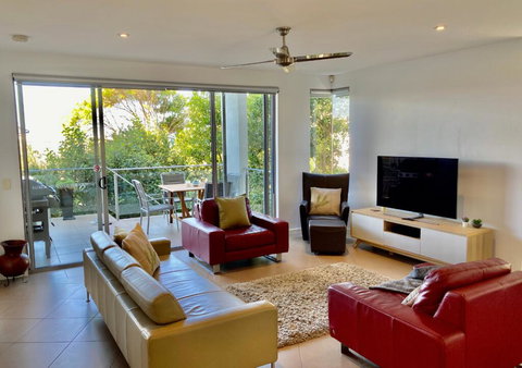 NEW Sunshine Beach Family Escape 3 Bedroom With Free Wifi And Parking - Accommodation Burleigh 3