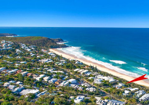 NEW Sunshine Beach Family Escape 3 Bedroom With Free Wifi And Parking - Accommodation Burleigh 2