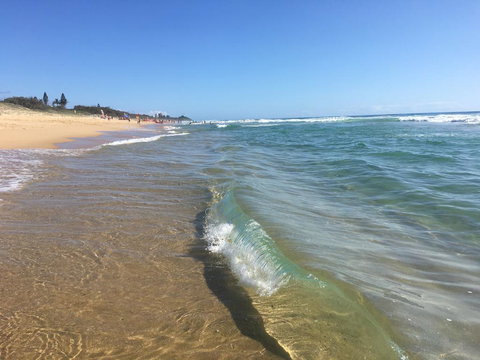 NEW UPMARKET COMFORTABLE 2 Bed, 2 Bath, OCEAN VIEWS, 250m To BUDDINA BEACH! - Accommodation Burleigh 0