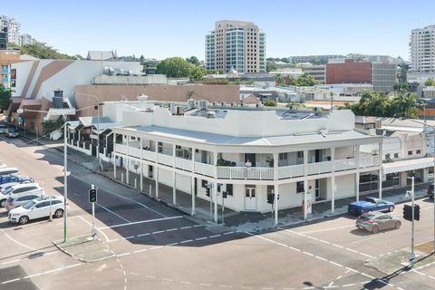 Newmarket Hotel - Accommodation Burleigh 0