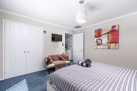 North Essendon B & B Melbourne Airport - Accommodation Burleigh 2