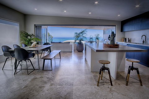 North Shore Holiday Home - Accommodation Burleigh 1