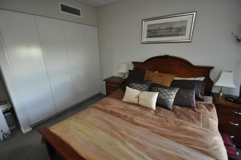 NORTH SYDNEY FULLY SELF CONTAINED MODERN 2 BED APARTMENT (16WAL) - Accommodation Burleigh 2