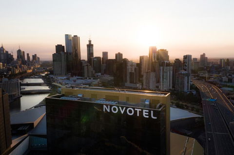 Novotel Melbourne South Wharf - Accommodation Burleigh 2