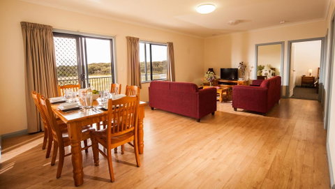 Nutkin Lodge - Accommodation Burleigh 0
