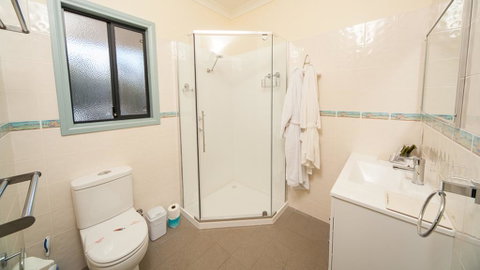 Nutkin Lodge - Accommodation Burleigh 1