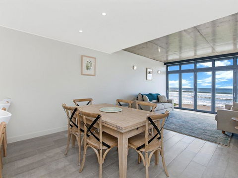 Oceanview - Accommodation Burleigh 2