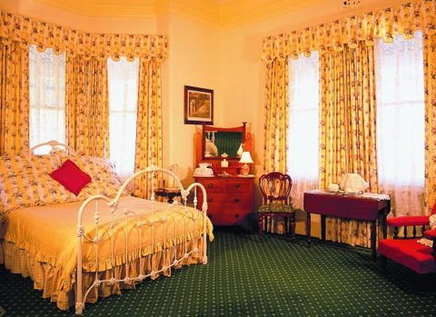 Ormiston House - Accommodation Burleigh 2