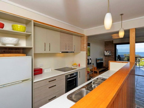 Our Place @ Fingal Bay - Accommodation Burleigh 3