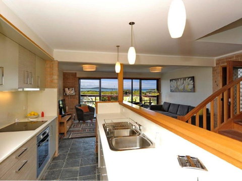 Our Place @ Fingal Bay - Accommodation Burleigh 2