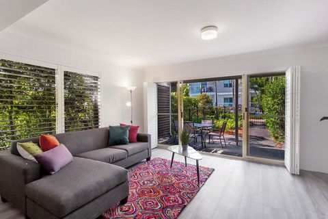 Pacific Blue Townhouse, 351/265 Sandy Point Road - Accommodation Burleigh 3