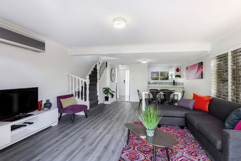 Pacific Blue Townhouse, 351/265 Sandy Point Road - Accommodation Burleigh 1