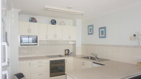 Pacific Surf Absolute Beachfront Apartments - Accommodation Burleigh 2