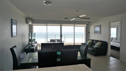 Pacific Surf Absolute Beachfront Apartments - Accommodation Burleigh 3
