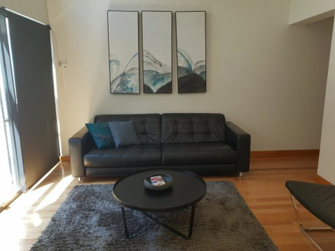 Pakenham Palace - Two Bedroom Converted Warehouse Apartment - Accommodation Burleigh 3
