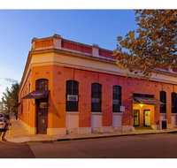 Pakenham Palace - Two bedroom converted warehouse apartment - Accommodation Burleigh