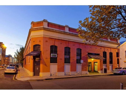 Pakenham Palace - Two Bedroom Converted Warehouse Apartment - Accommodation Burleigh 0