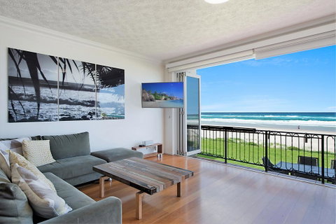 Palm Beach Beachfront Townhouse - Accommodation Burleigh 1