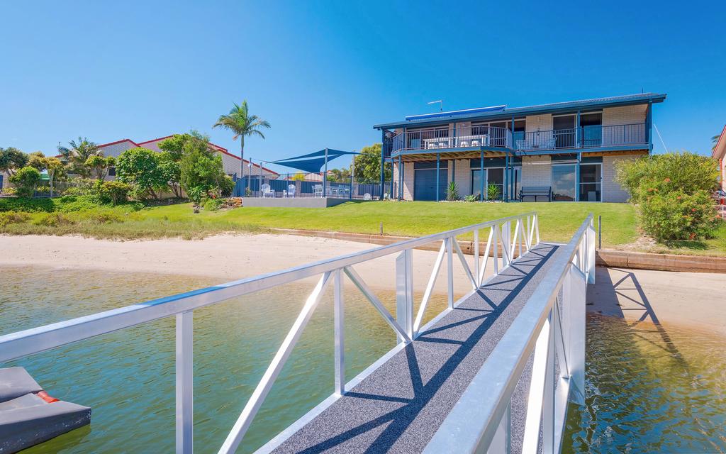 Freeburn Island NSW Accommodation Burleigh