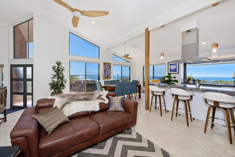 Panorama Beach House - Accommodation Burleigh 3