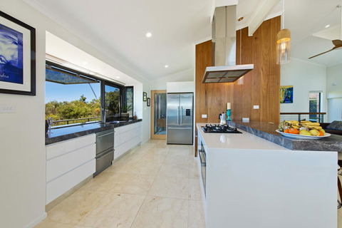 Panorama Beach House - Accommodation Burleigh 2