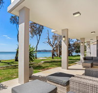 Paradise Beach House - Waterfront with Heated Pool - Accommodation Burleigh