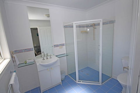 Paradise Waters - No. 19 - Accommodation Burleigh 1