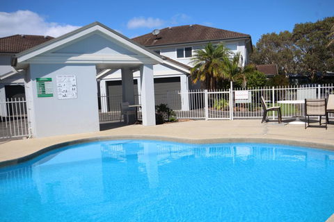 Paradise Waters - No. 19 - Accommodation Burleigh 0