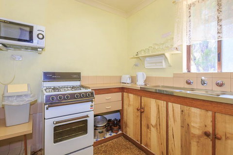 Peaceful Bay Chalet 9 - Accommodation Burleigh 3
