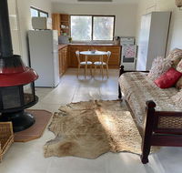 Pear Tree Cottage at Amiens - Accommodation Burleigh