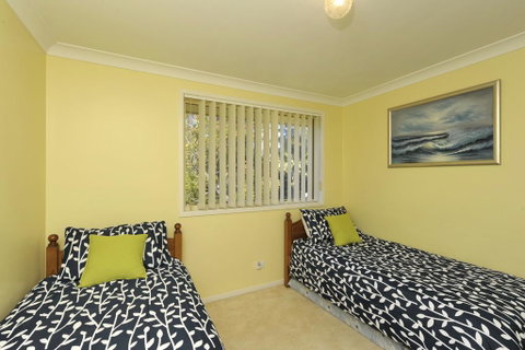 Pebble Parade,1/8 - Accommodation Burleigh 2