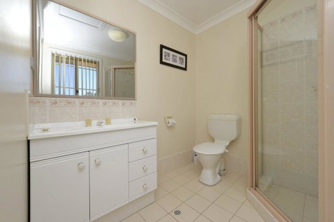 Pebble Parade,1/8 - Accommodation Burleigh 3