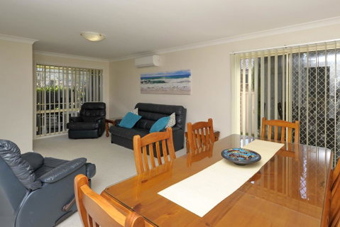 Pebble Parade,1/8 - Accommodation Burleigh 1