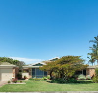 Pebbles by the beach at Fingal bay - Accommodation Burleigh