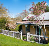 Pembroke House - Accommodation Burleigh