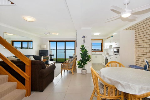 Peninsula Court 5 - Accommodation Burleigh 1