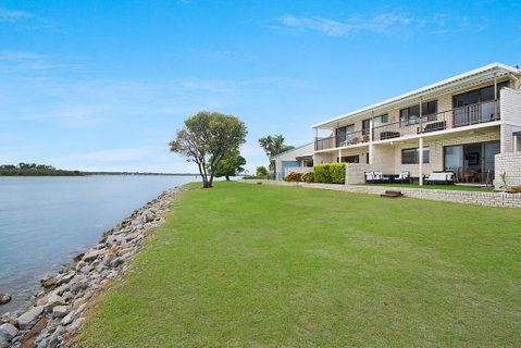 Peninsula Court 5 - Accommodation Burleigh 3