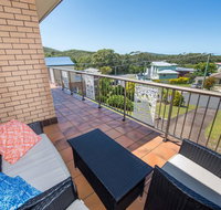 Pet Friendly Lentara St 8 - Fingal Bay - Accommodation Burleigh