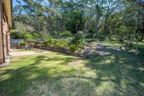 Pet Friendly Lentara St 8 - Fingal Bay - Accommodation Burleigh 1