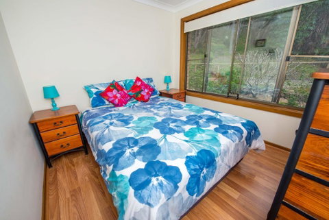Pet Friendly Lentara St 8 - Fingal Bay - Accommodation Burleigh 2