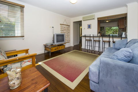 Picnic Bay Apartments Unit 4 - Accommodation Burleigh 1