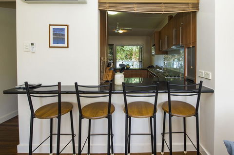 Picnic Bay Apartments Unit 4 - Accommodation Burleigh 2