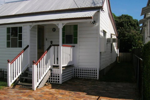 Pine Cottage - Accommodation Burleigh 0
