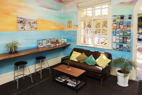 Pirates Backpackers - Accommodation Burleigh 2