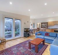 Plovers Rest - central 3 bedroom cottage with small orchard - Accommodation Burleigh