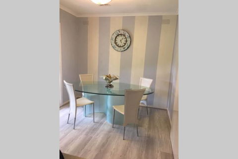 Pretty Home In Quiet Cul De Sac Near Knox City - Accommodation Burleigh 2