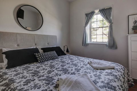 Prue's Cottage - Well Appointed Family Getaway - Accommodation Burleigh 1