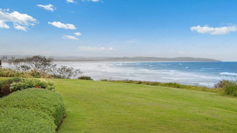 Quarterdeck 18 -WiFi - Accommodation Burleigh 1