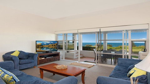 Quarterdeck 18 -WiFi - Accommodation Burleigh 2